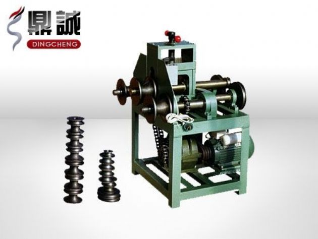 點擊查看詳細信息<br>標題：立式多功能滾動式彎管機 閱讀次數：5015