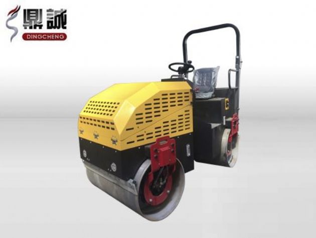 點(diǎn)擊查看詳細(xì)信息<br>標(biāo)題：2.5噸全液壓座駕式振動壓路機(jī) 閱讀次數(shù)：14488